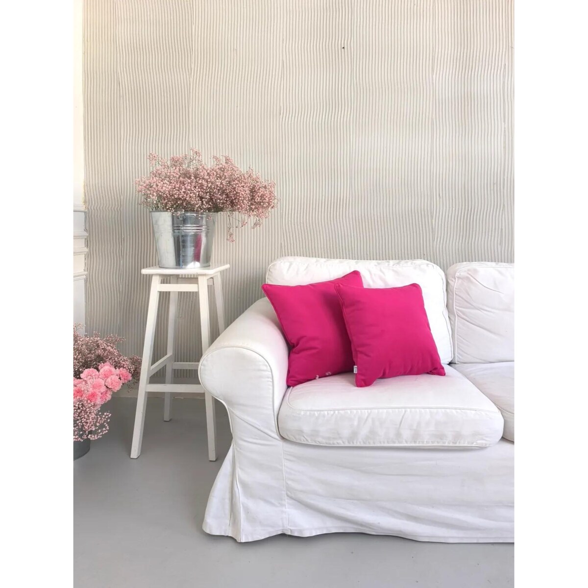 Różowa poduszka ozdobna 45x45 cm Darsi - fuksja