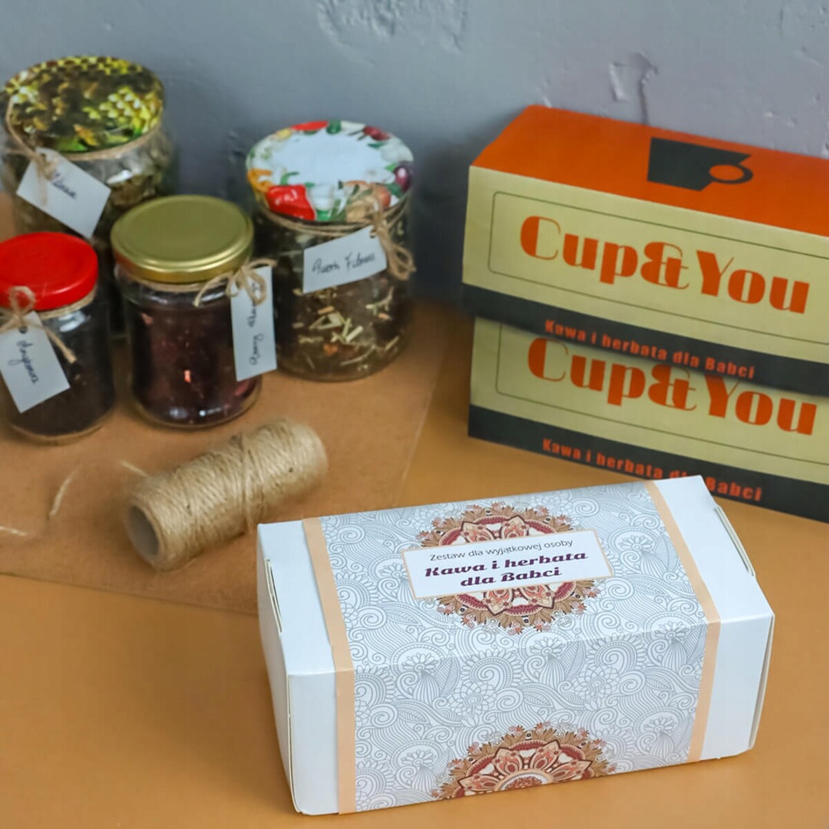 ZESTAW PREZENTOWY NA DZIEŃ BABCI PREZENT UPOMINEK 20 KAW I HERBAT DLA BABCI