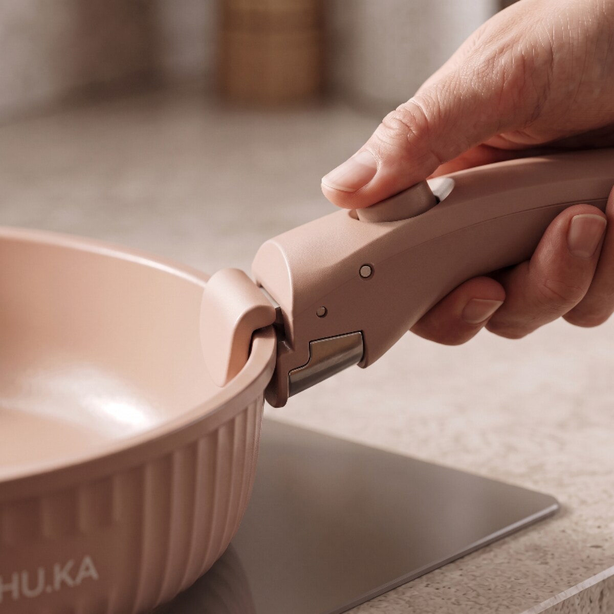 Zestaw garnków i patelni 20 el. HU.KA Nestio odpinana rączka indukcja - Warm Clay