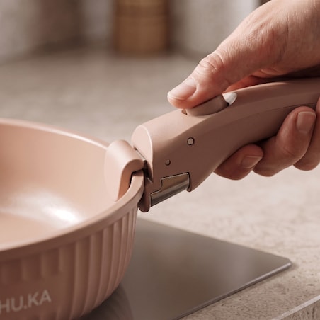 Zestaw garnków i patelni 20 el. HU.KA Nestio odpinana rączka indukcja - Warm Clay