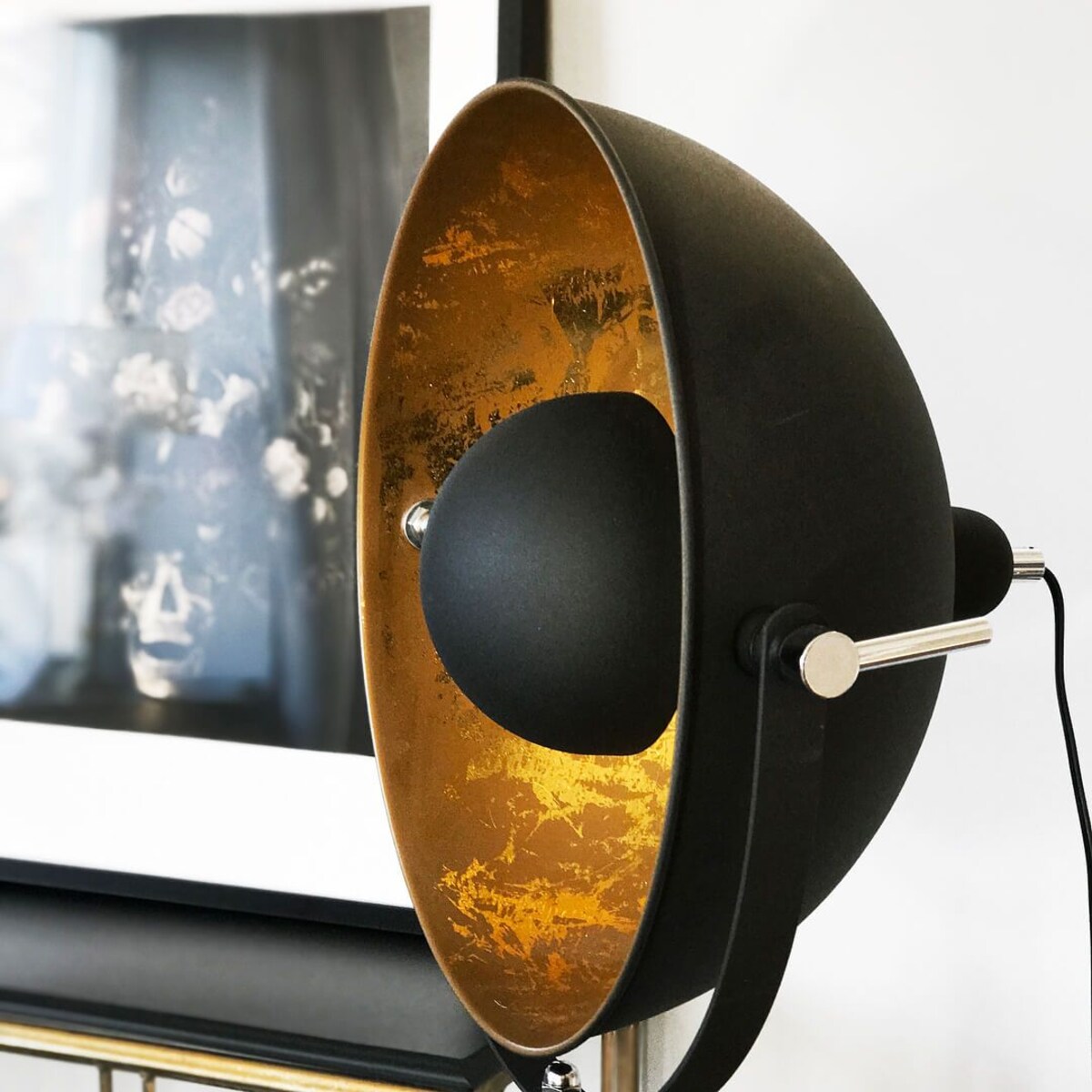 Industrialna lampa podłogowa Captain na trójnogu czarna