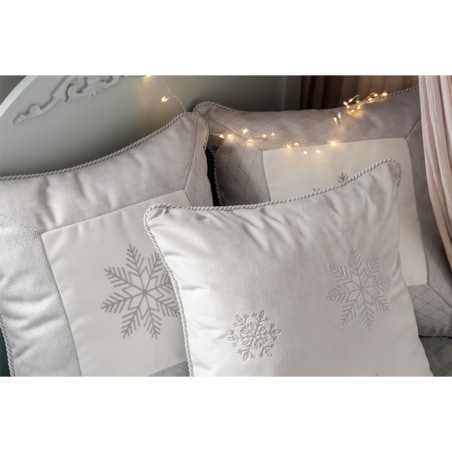 Srebrna poduszka zimowa Snowflake IV 50x50 cm