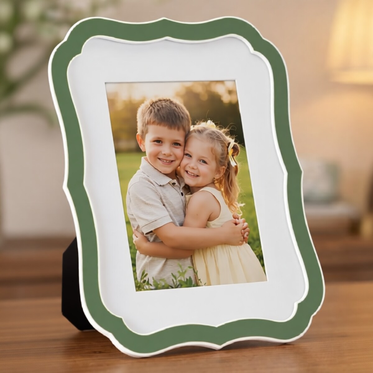 Ramka na zdjęcia Margot, zdjęcie 15 x 20 cm, kolor zielony i srebrny, cynk i szkło, rama 17 x 1,4 x 21,9 cm, na fotografie i portrety, Mauro Ferretti