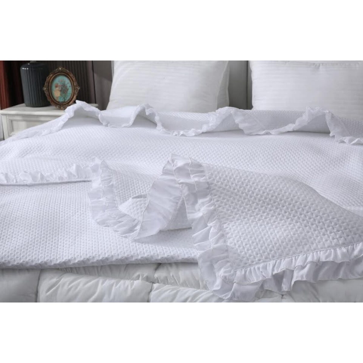 Narzuta z falbanką 220/240 cm