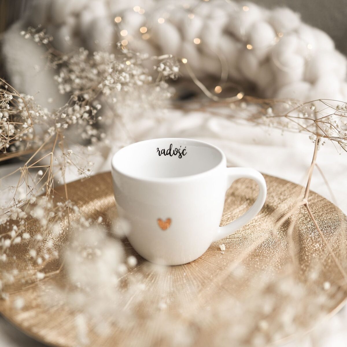Biały kubek porcelanowy 300 ml „Radość" ze złotym sercem - prezent dla niej, na urodziny, Dzień Kobiet, Dzień Matki