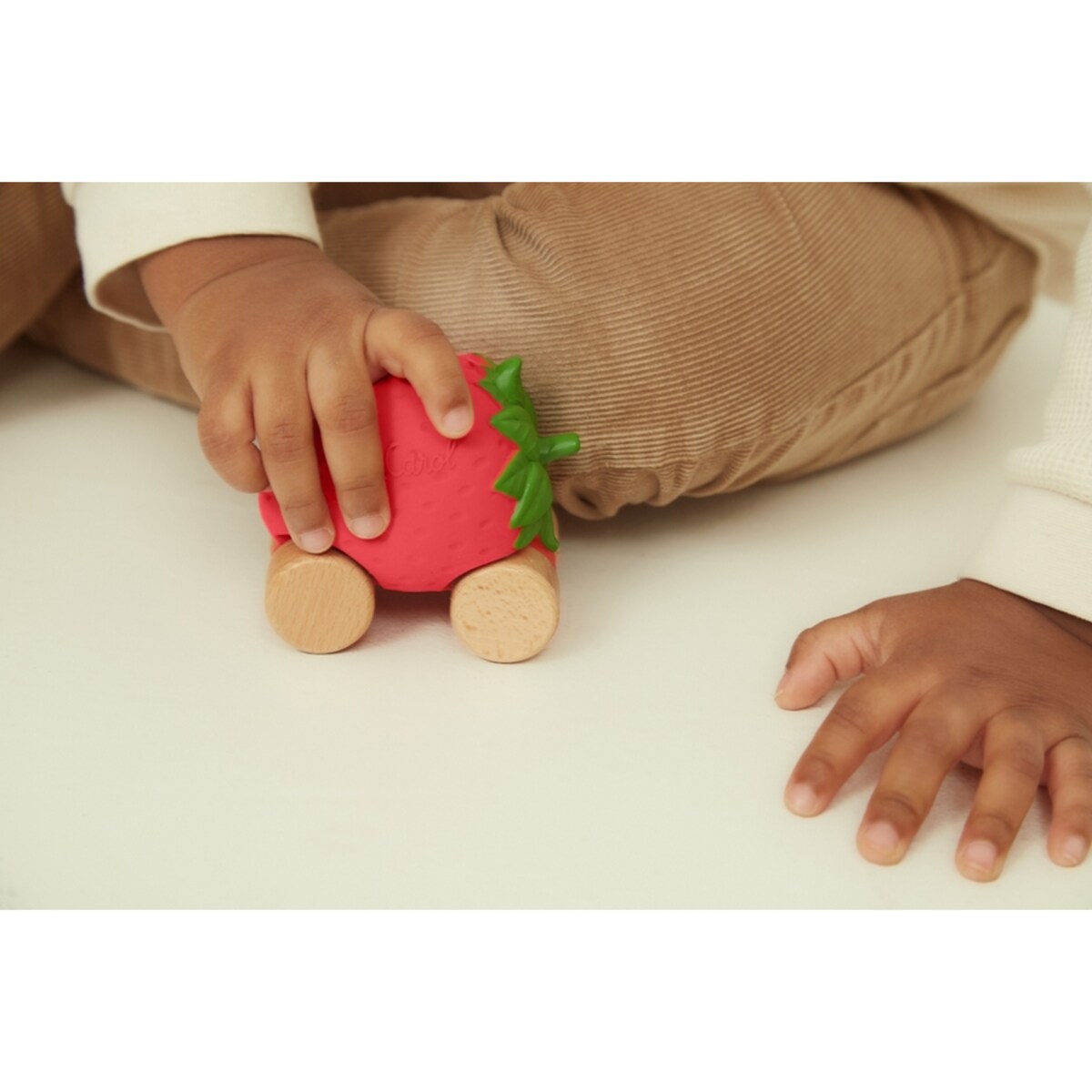 Oli & Carol Samochodzik dla Niemowlaka Truskawka Sweetie