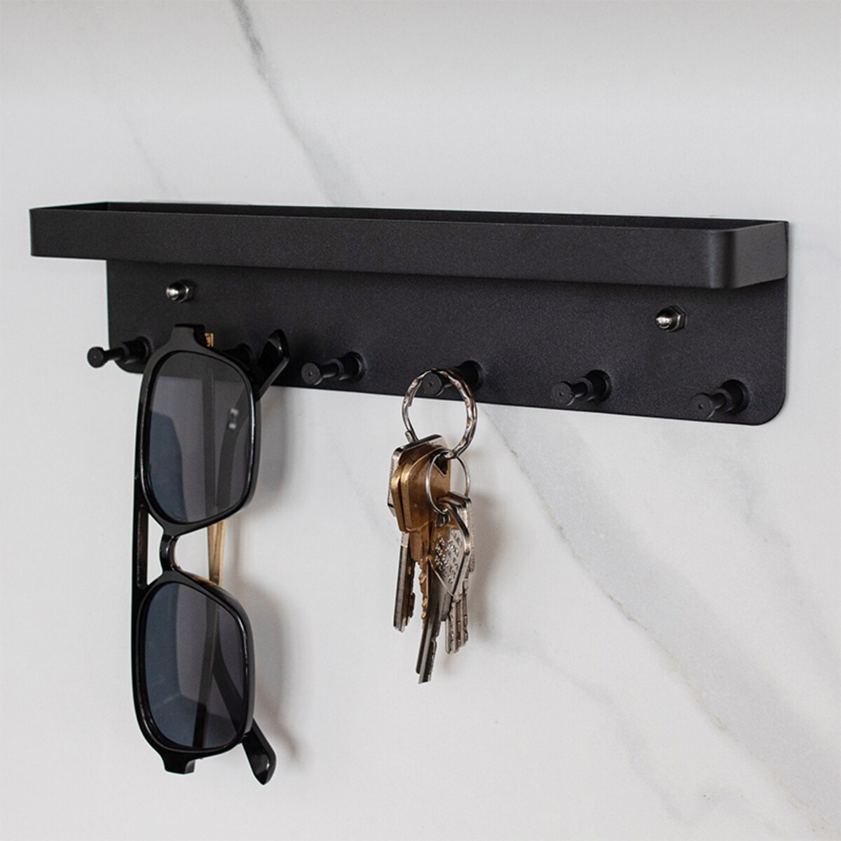 Wieszak ścienny z półką na klucze akcesoria czarny metalowy haczyki