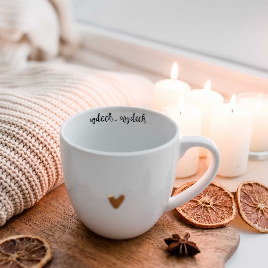Biały kubek porcelanowy 300 ml „Wdech Wydech" ze złotym sercem - prezent na urodziny dla bliskiej osoby, mamy, przyjaciółki