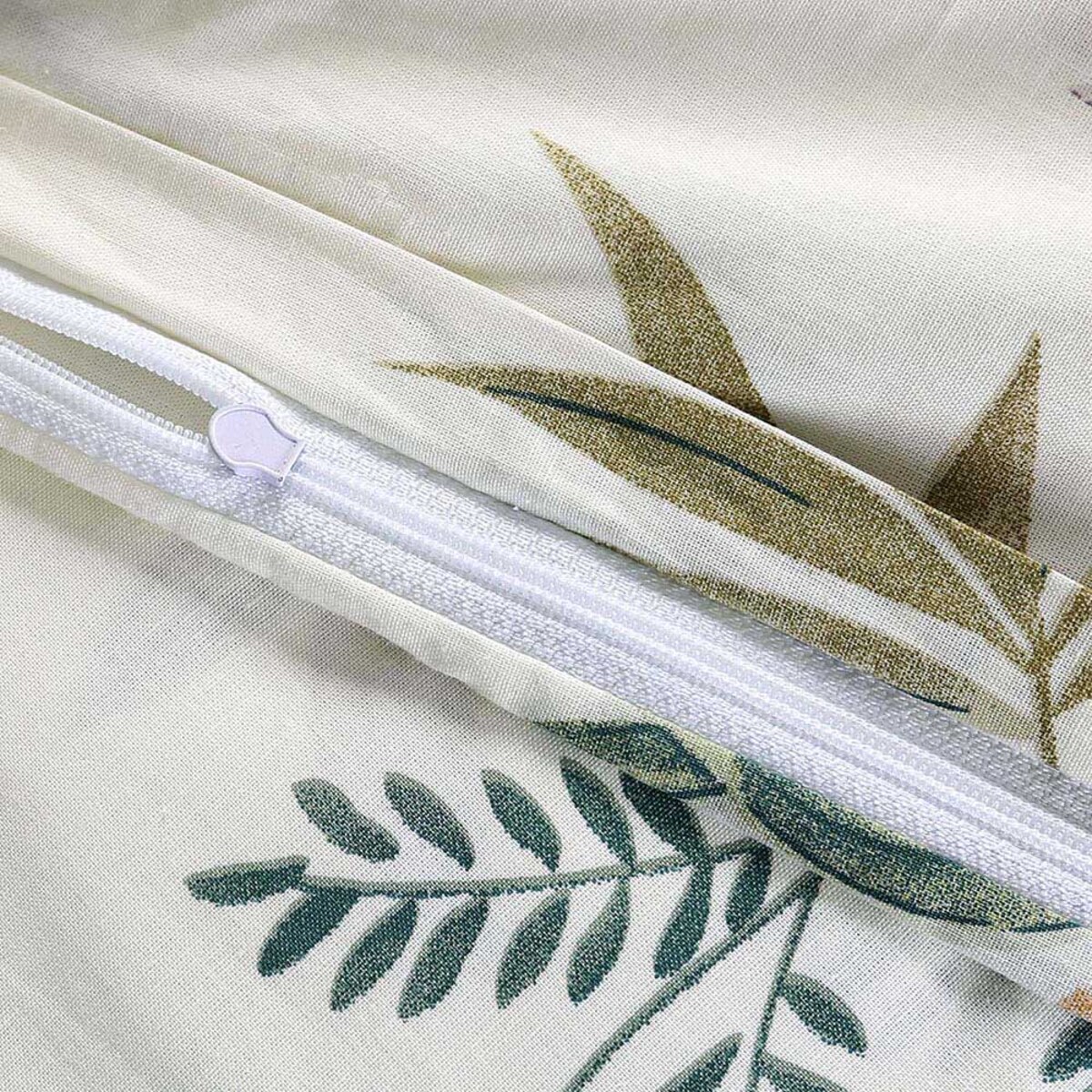 Poszewka dekoracyjna bawełniana 40x40 Herbalia kremowa w botaniczny wzór kwiatowy, Cottonlove