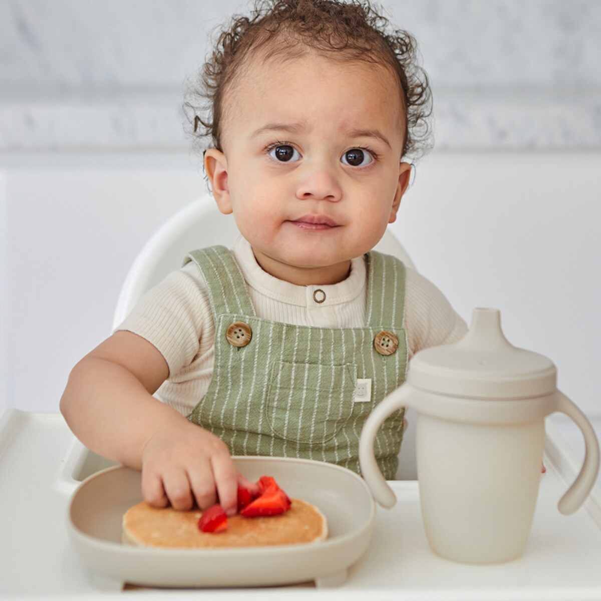 Talerzyk z przyssawką dla dzieci BLW – trójdzielny zaokrąglony 2w1 latte b.box