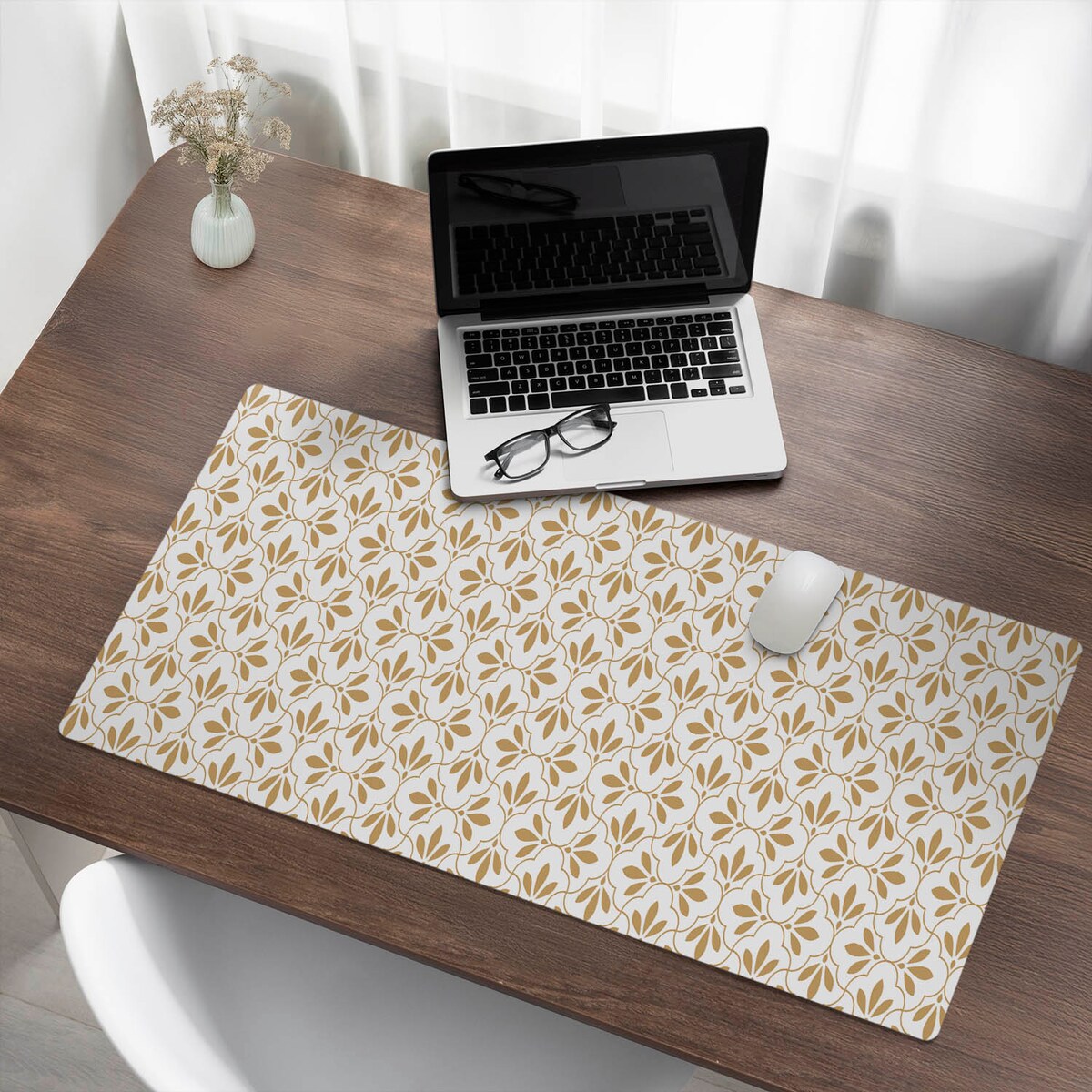 Brązowa mata na biurko Ornament roślinny, 100x50 cm