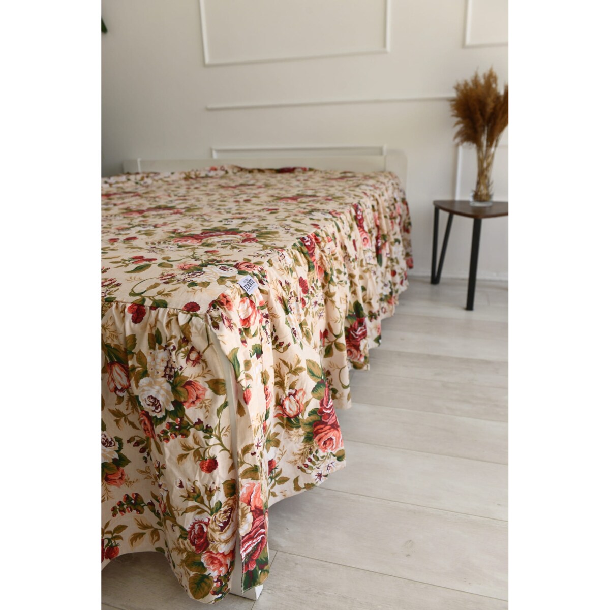 Prześcieradło z falbanką - róże i maliny 160/200