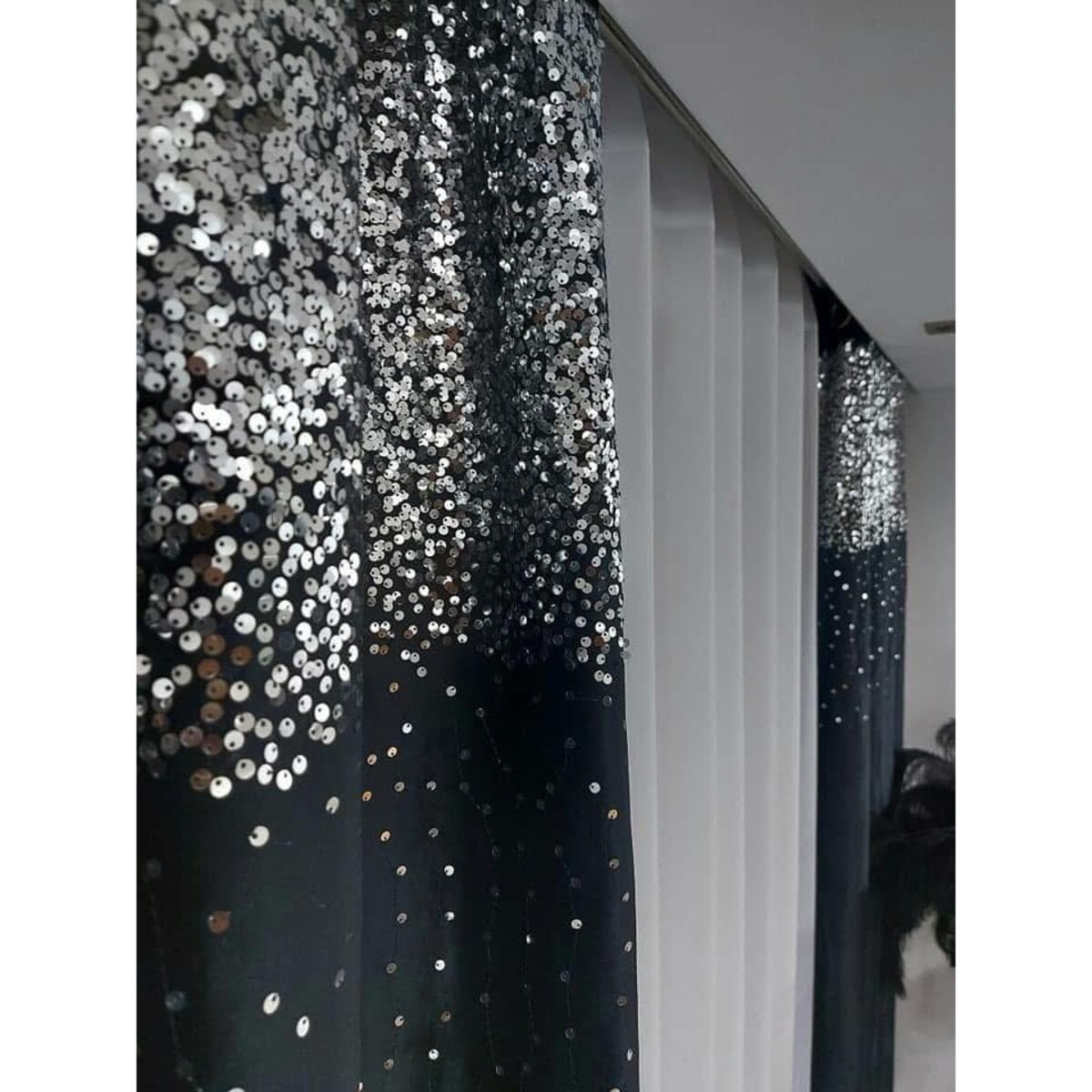 zasłona welurowa "dubaj" z cekinami 140x270 taśma | czarny