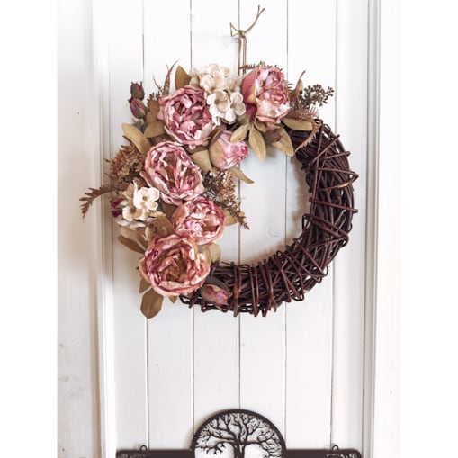 Wianek na drzwi wiosenny piwonie