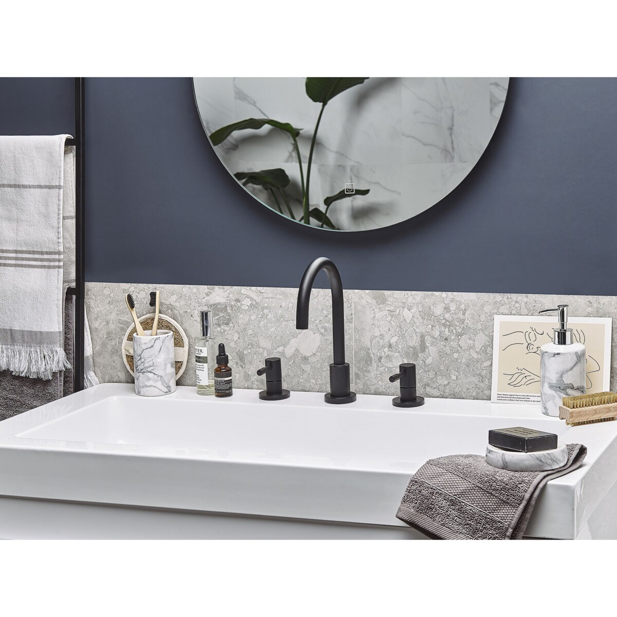 4-częściowy zestaw akcesoriów łazienkowych biały ARAUCO