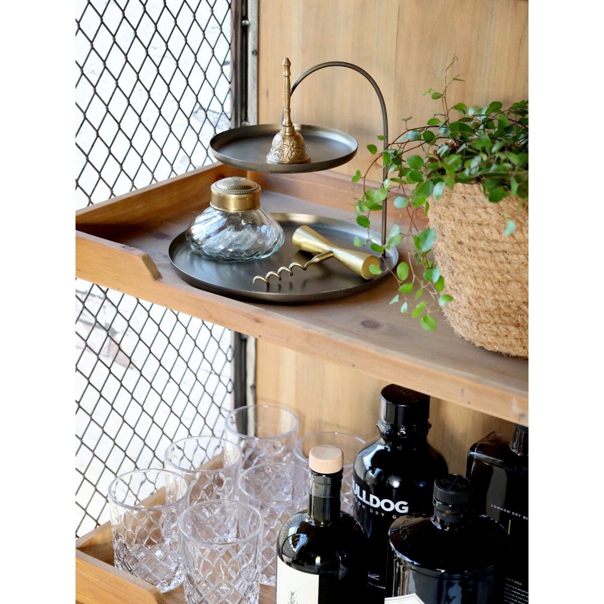 Komoda barowa na kółkach z siatką 94,5 cm