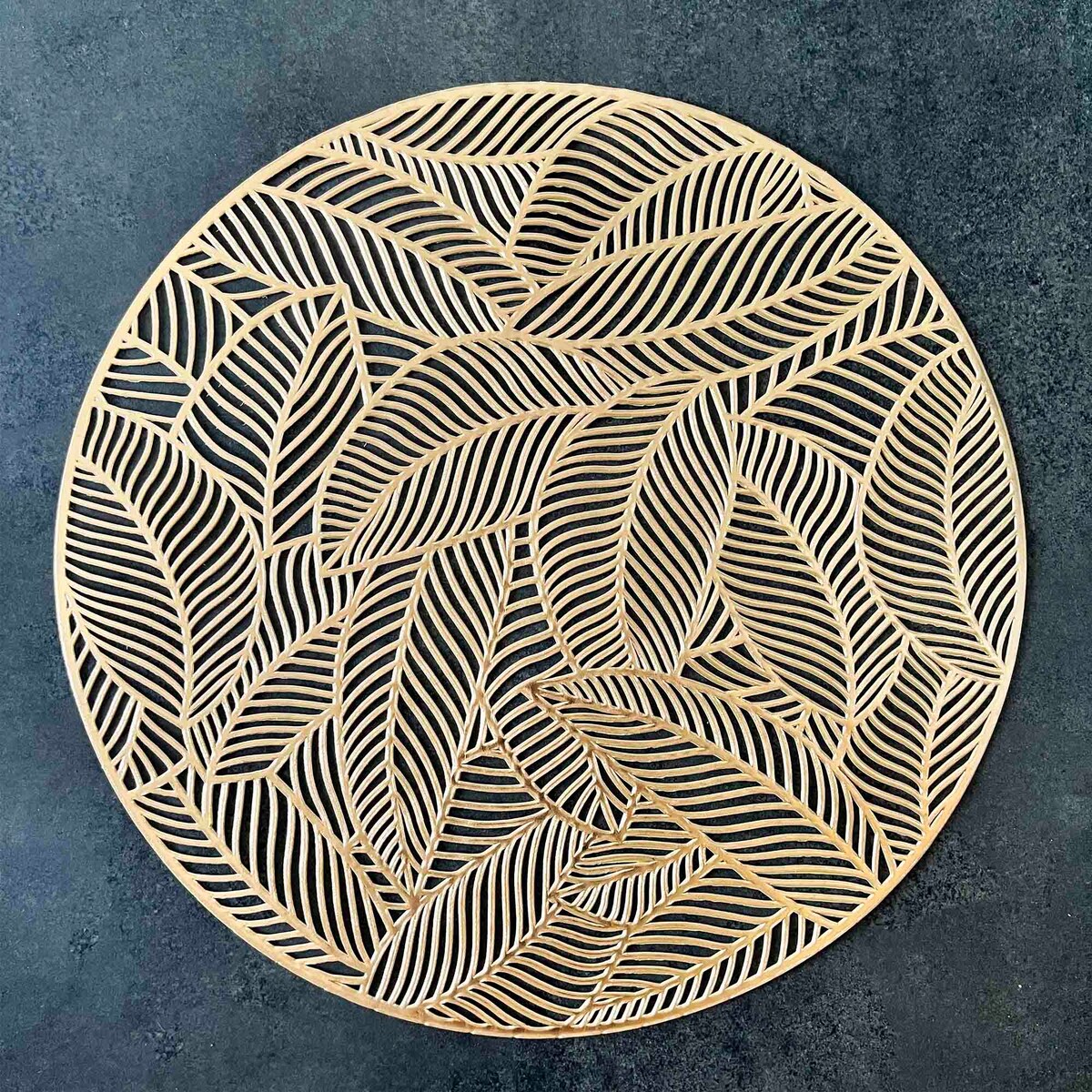 Podkładka Ażurowa Na Stół Okrągła W Listki Ozdobna 37 Cm Złota