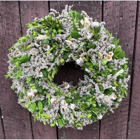Wianek z suszonych kwiatów 30 cm - biel & zieleń