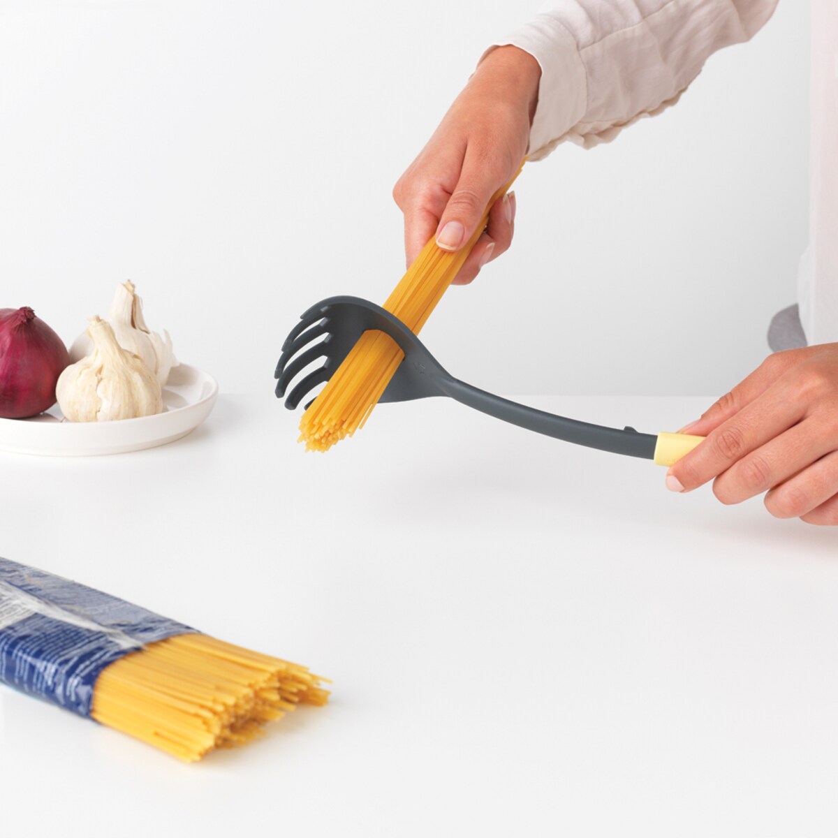 Łyżka do spaghetti z miarką Tasty+ waniliowa 122705