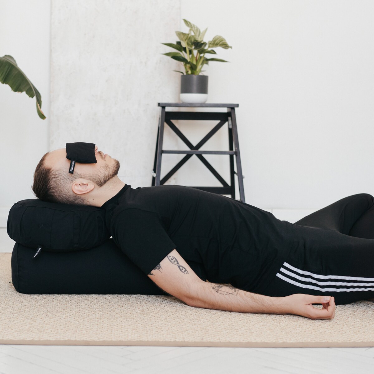 Duży wałek z łuską gryki 20x60 (czarny)