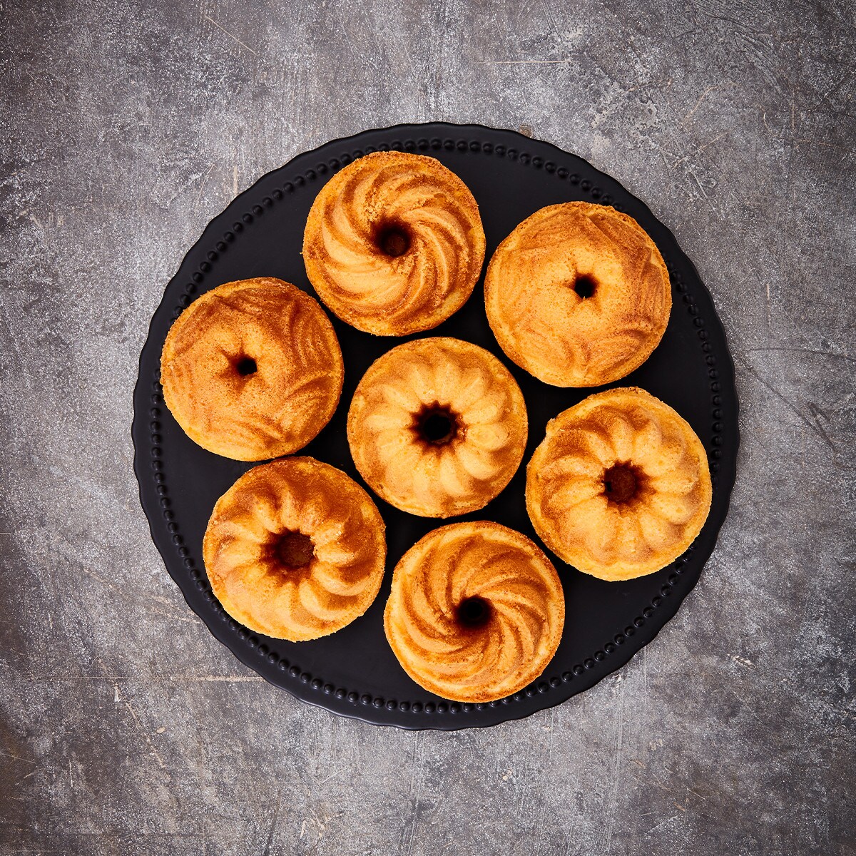 Forma na 12 babeczek Violet Contoura