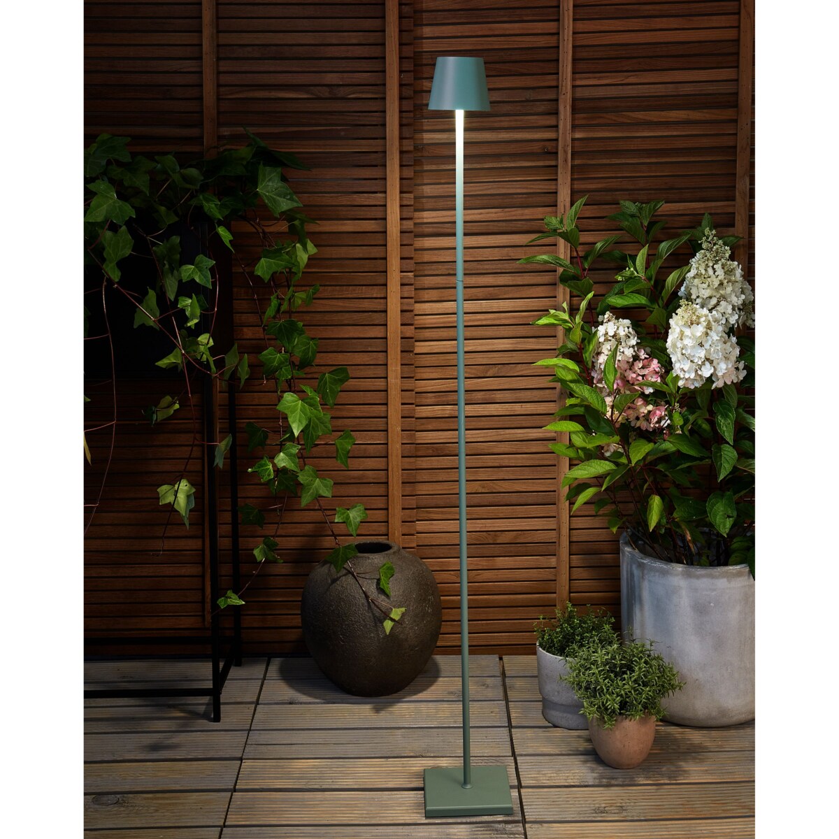 Bezprzewodowa lampa podłogowa metalowa zielona GAVARRESA