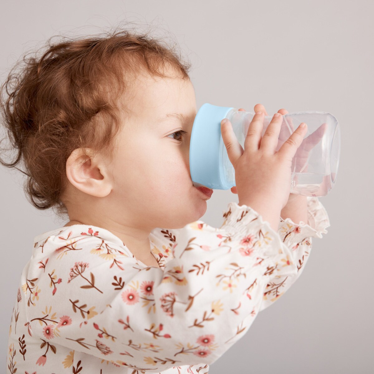 Kubek treningowy do nauki picia dla dziecka 12m+ błękitny 240 ml b.box