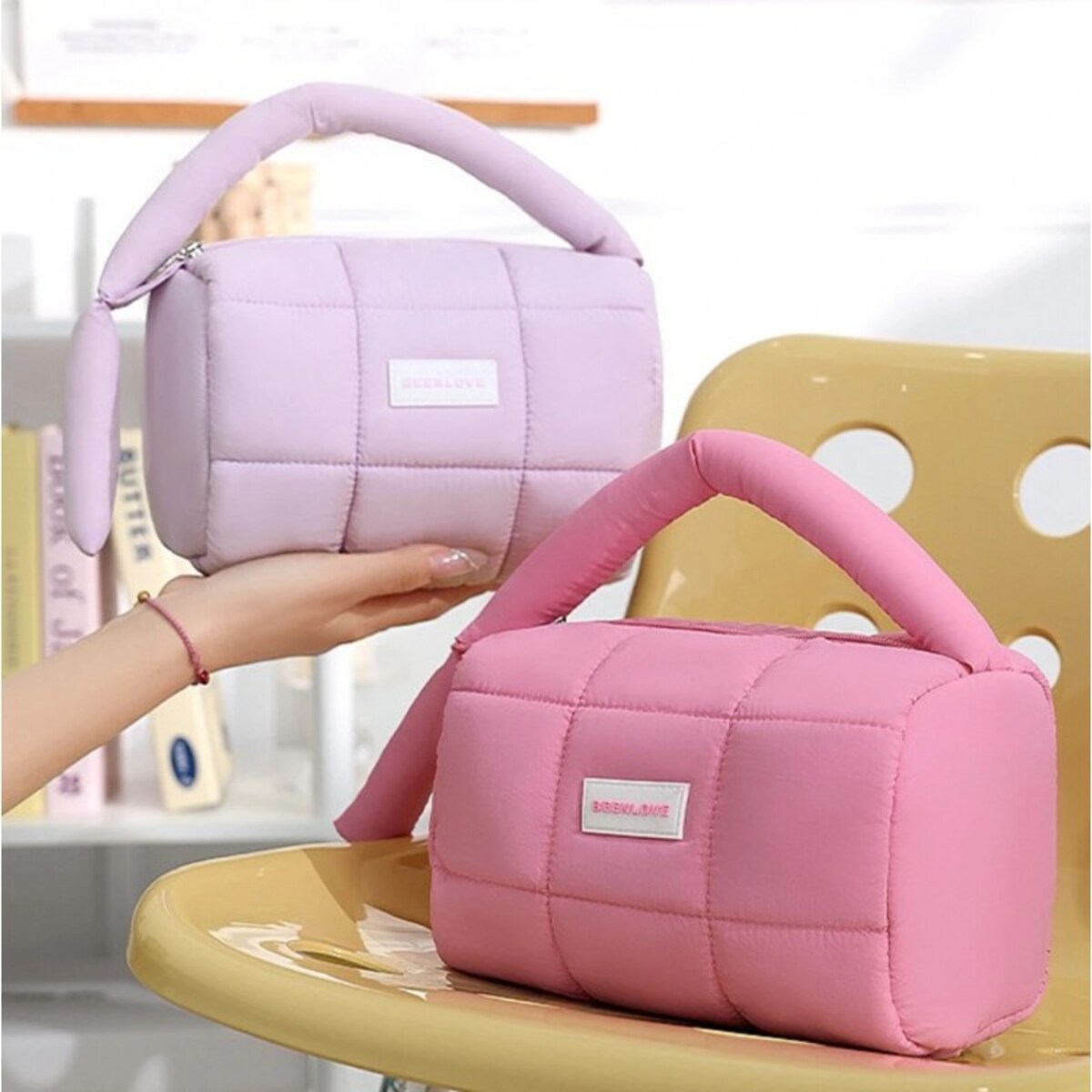 Kosmetyczka damska pikowana kuferek z rączką 18,5 x 12,5 x 13 cm KS140FIO