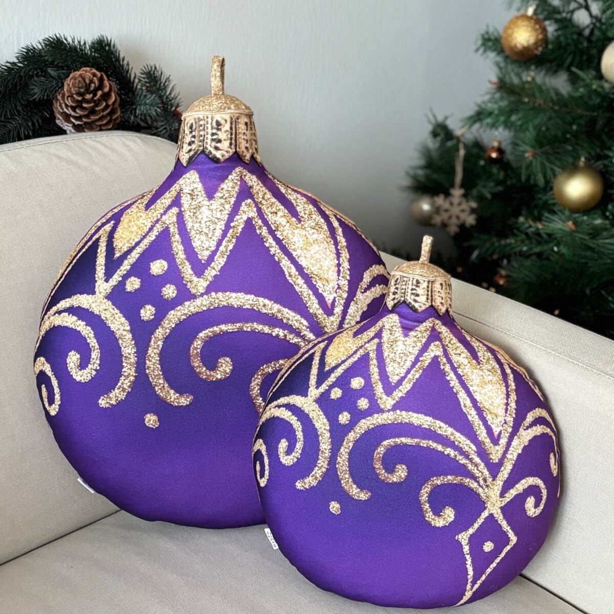 Poduszka dekoracyjna purpurowa Bombka mała