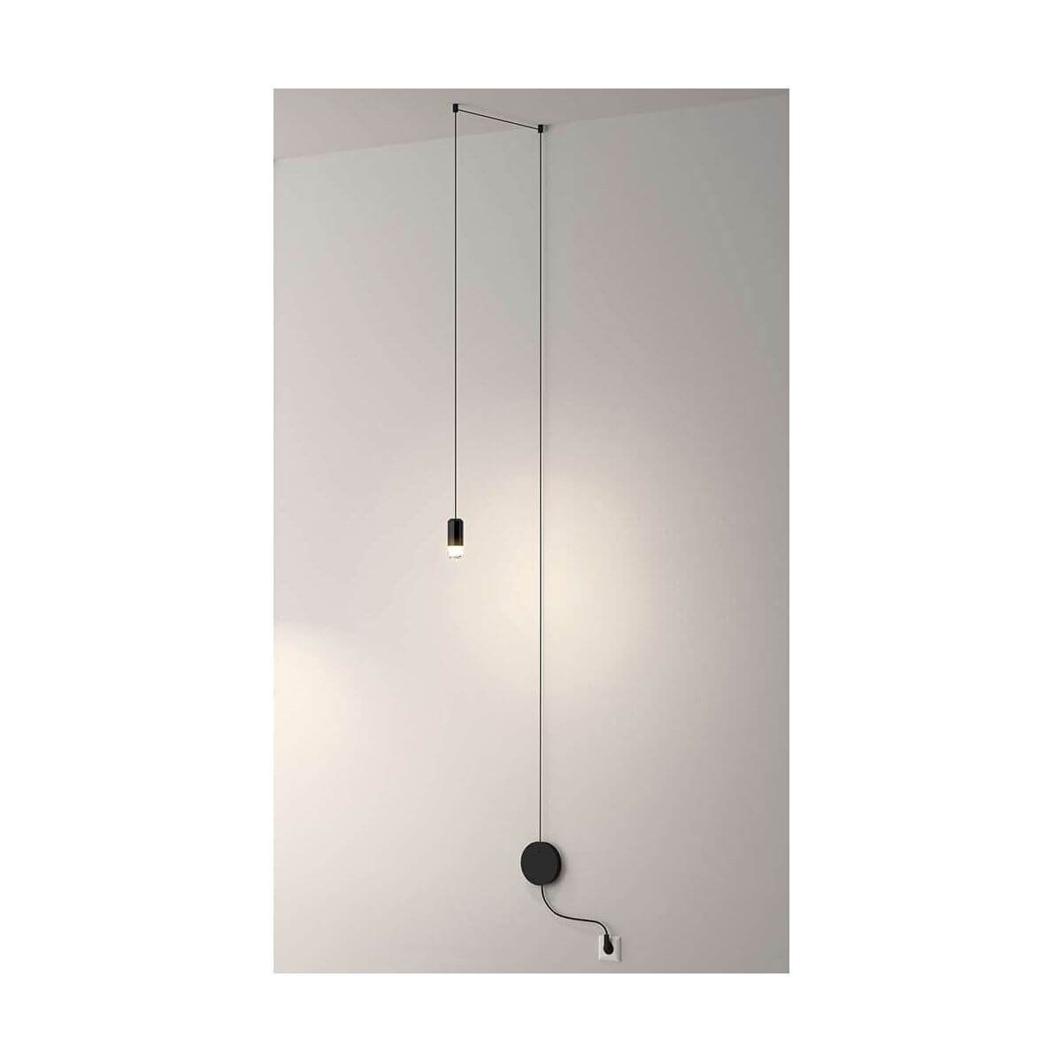 Minimalistyczna lampa ścienna Flusso z podwieszeniem czarna