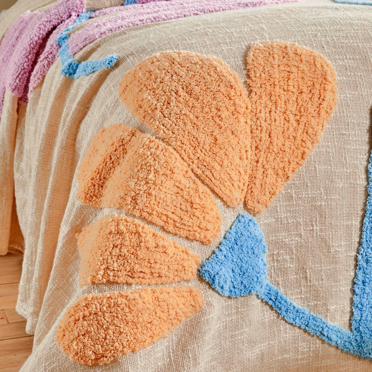 Narzuta na łóżko z tuftowanymi kwiatami, Wildflowers, 240x260 cm