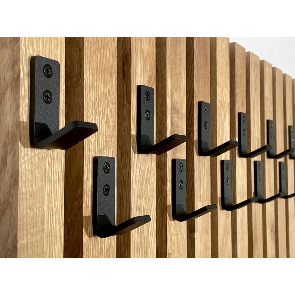 Drewniany wieszak na ubrania Lamele 98cm moduł 12cm