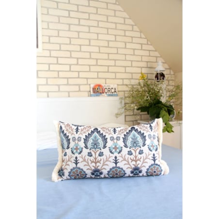 Kremowa poduszka dekoracyjna folk z frędzlami Aria 50x30