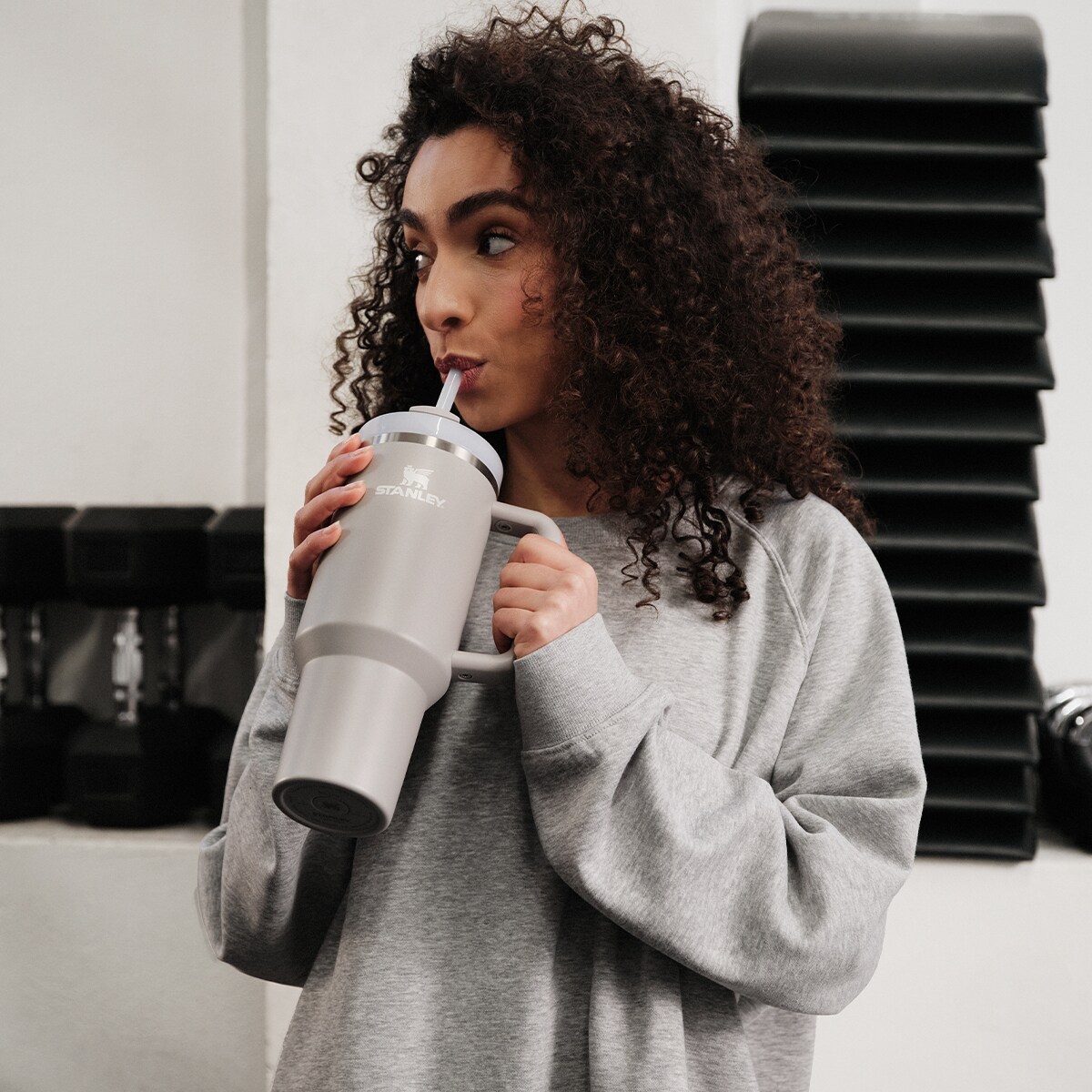 Stanley - Kubek termiczny Quencher H2.OFlowState™ Tumbler (1.18L) - ash