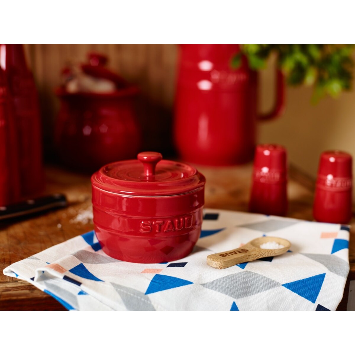 Pojemnik na sól Staub - 250 ml, Czerwony