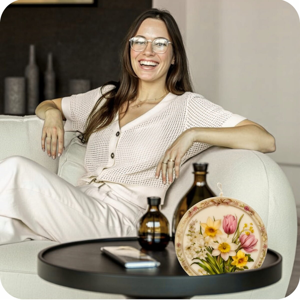 Świeca dekoracyjna wiosenna z motywem kwiatowym – elegancki prezent do salonu