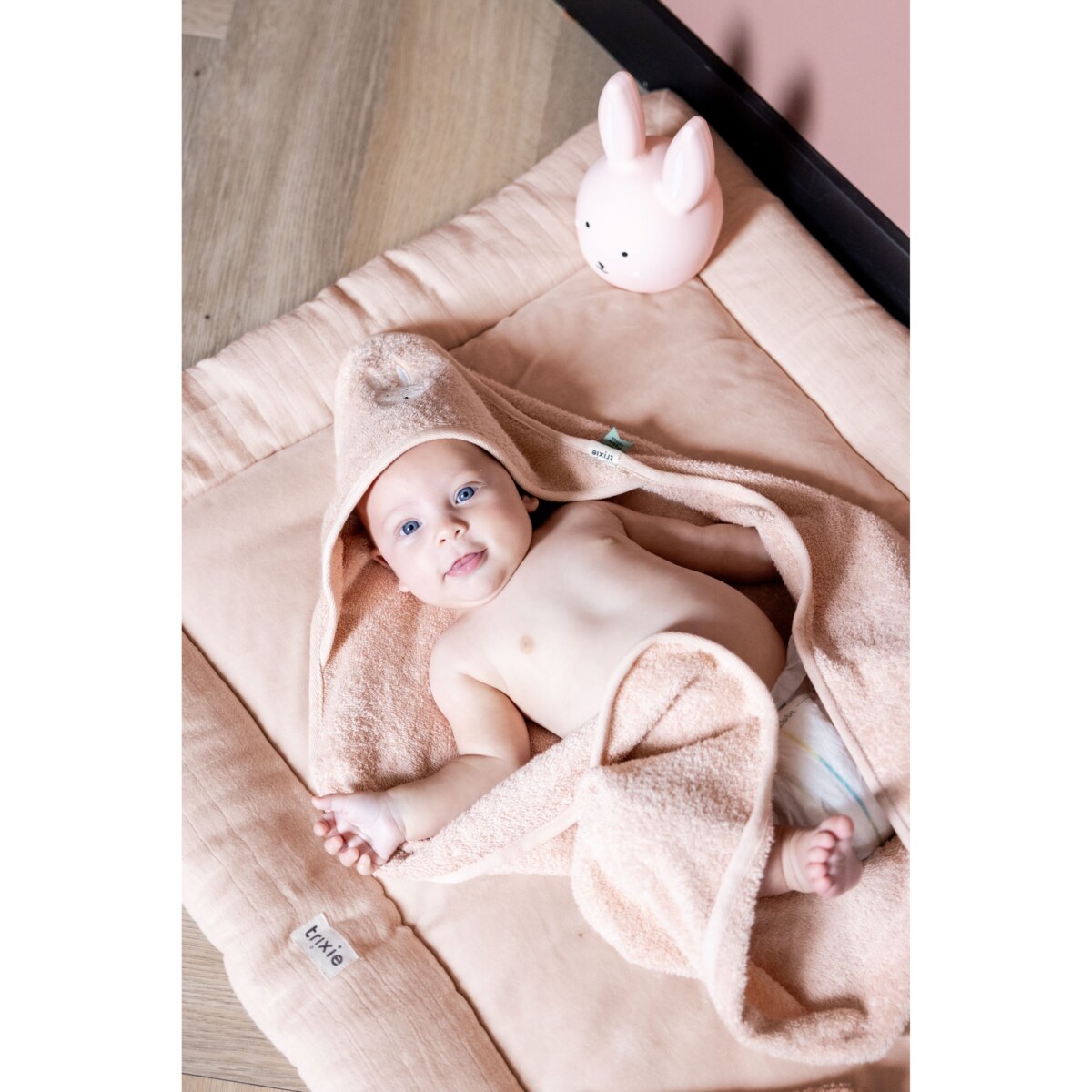 Ręcznik kąpielowy z kapturem 75x75cm - Aura Królik Trixie Baby