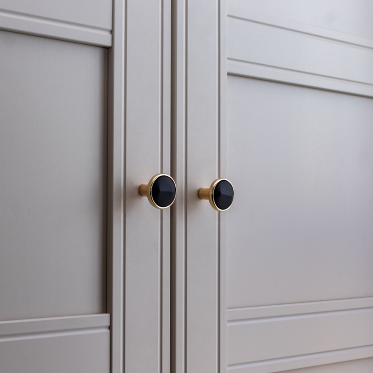 Gałka do mebli złota meblowa uchwyt z czarnym kamieniem