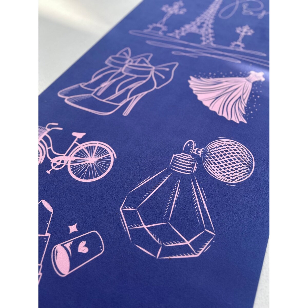 Składana mata do jogi podróżna A NIGHT IN PARIS TRAVEL - kauczukowa, antypoślizgowa