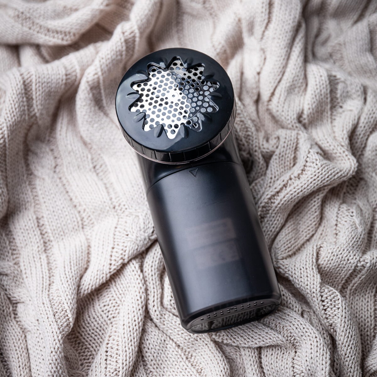 Golarka elektryczna do ubrań odzieży swetrów czarna KLAUSBERG