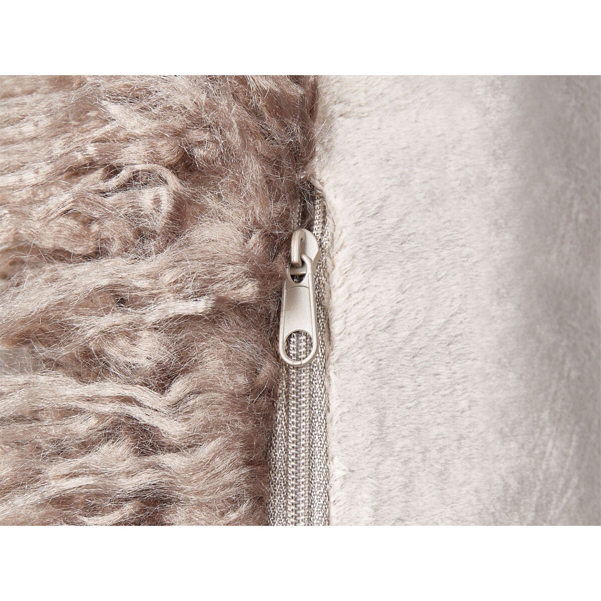 2 poduszki dekoracyjne włochacze 45 x 45 cm beżowe COROKIA