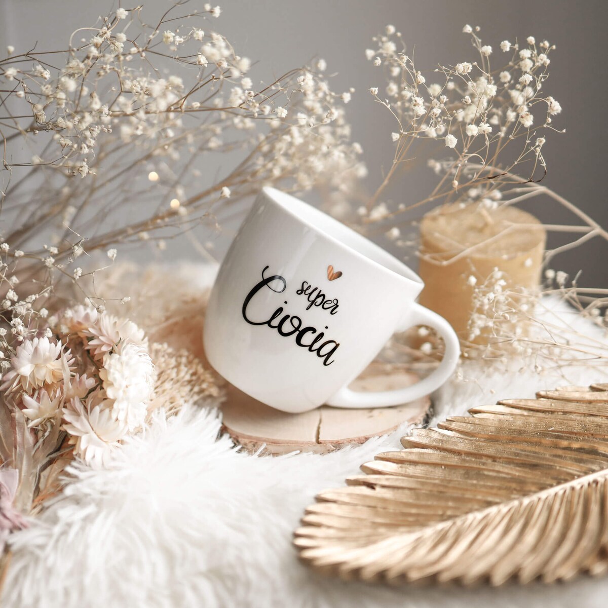 Biały Kubek Porcelanowy 300 ml - Napis Super Ciocia i Złote Serce dla Cioci na Urodziny