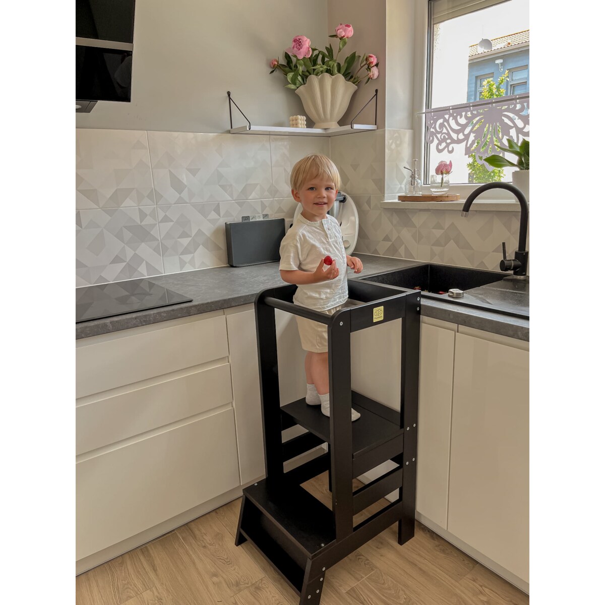 Kitchen Helper z Tablicą Drewniany Pomocnik Kuchenny dla Dziecka, Czarny-Naturalny