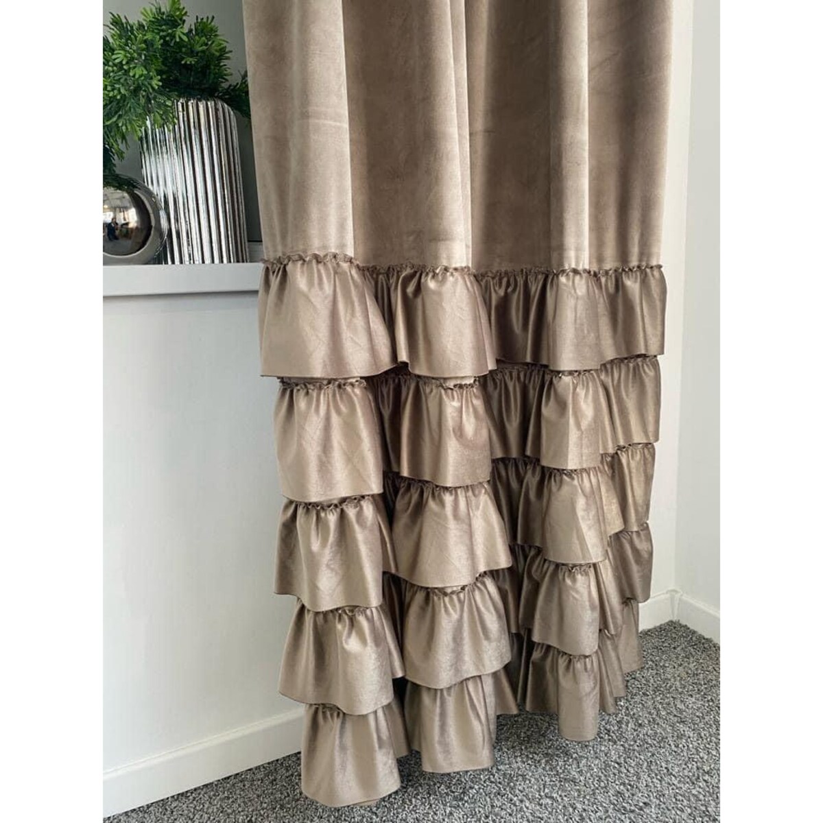 zasłona welurowa z falbanami od dołu 140x270 cm