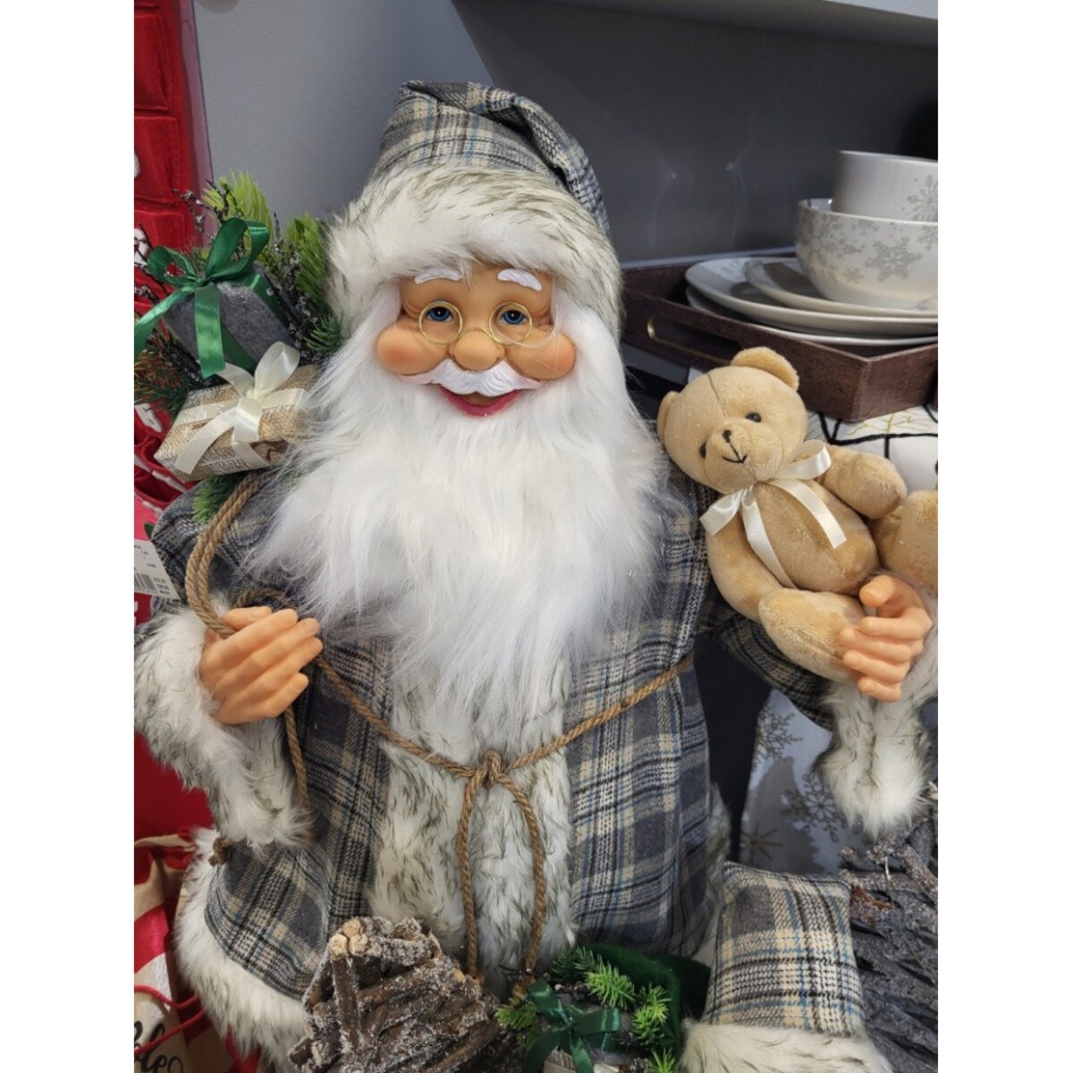 Figurka - Mikołaj z pluszowym misiem 80x45 cm