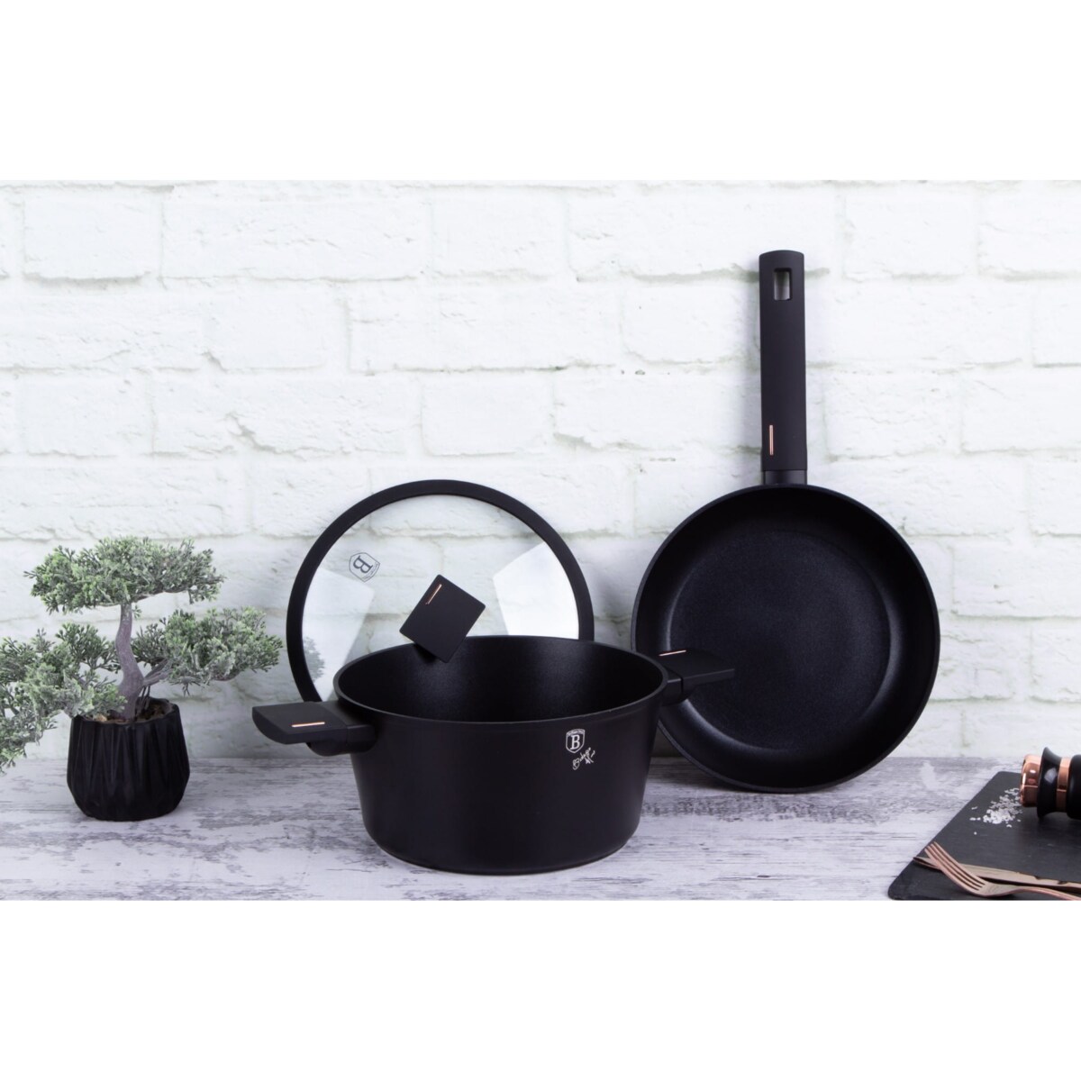 Zestaw garnek z patelnią 24cm z powłoką tytanową 4-ele BERLINGER HAUS Monaco