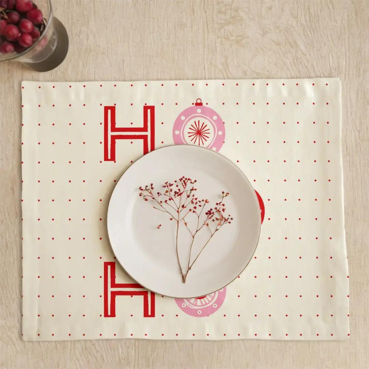 Podkładki świąteczne - HO HO HO - bombki - beżowe tło