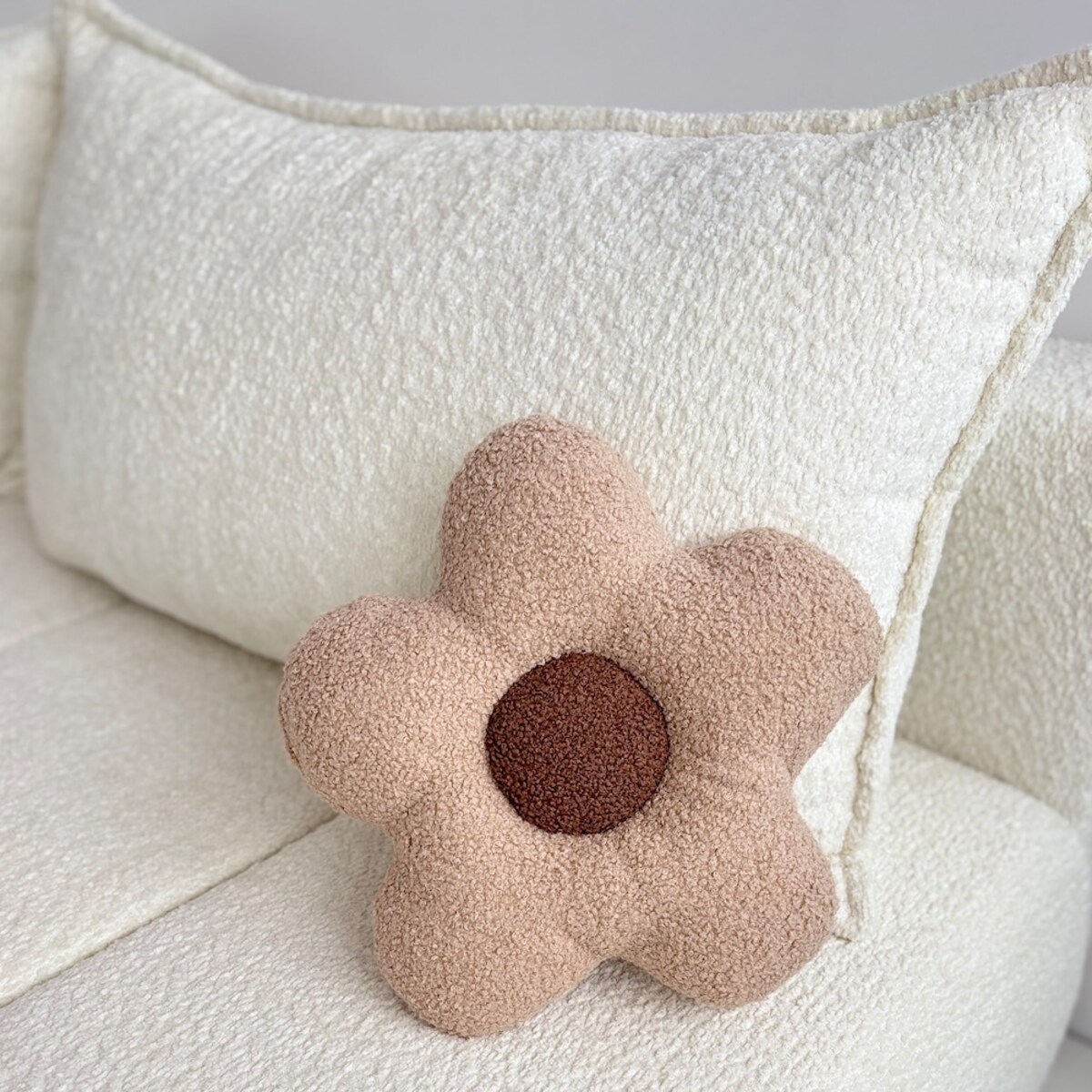 Poduszka boucle mały Kwiatek beż / brąz