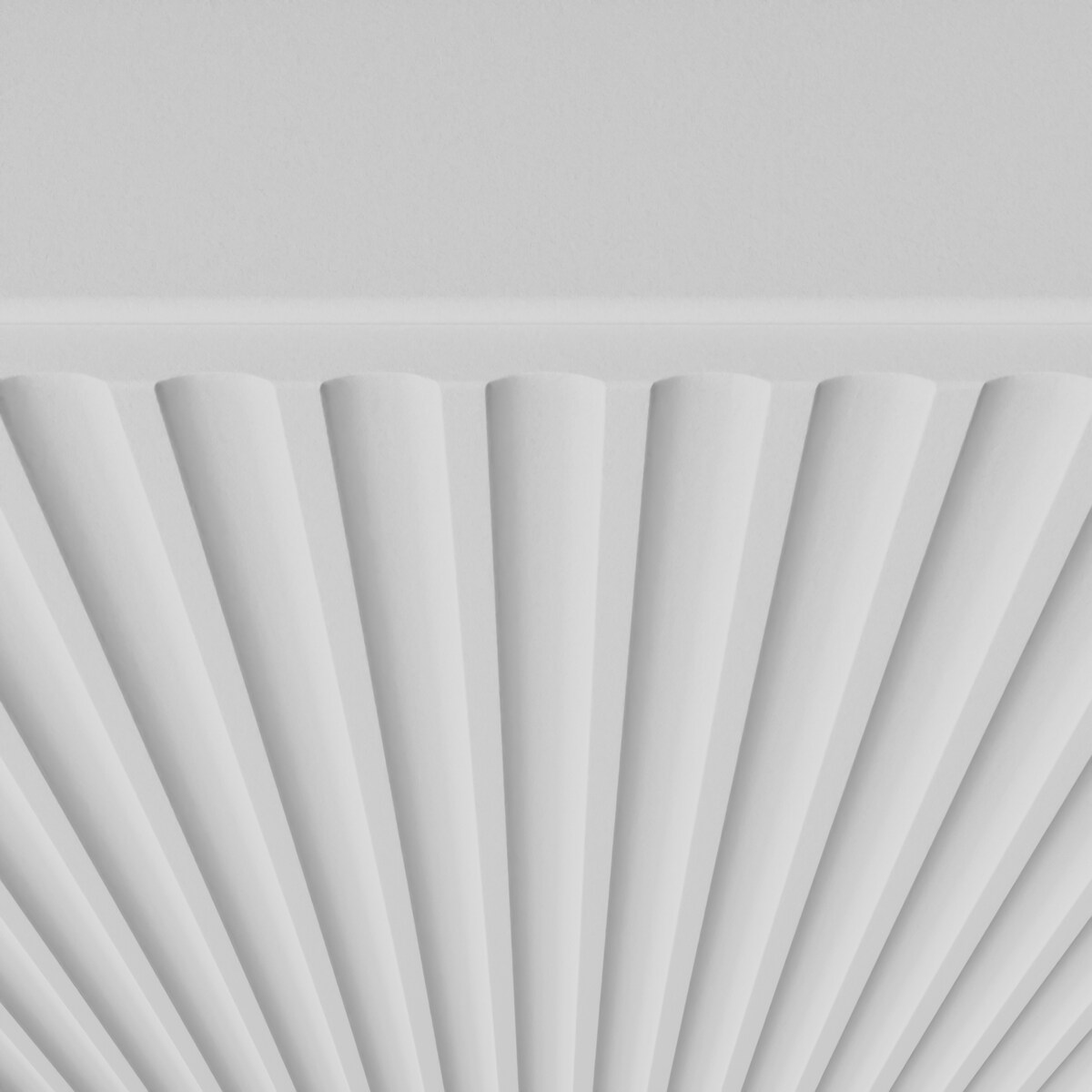 Stojąca szafka RTV NOELI pod telewizor, z ryflowanym frontem -biała