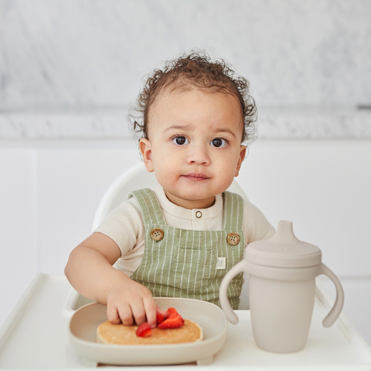 Kubek silikonowy z ustnikiem dla dzieci 6m+ do nauki samodzielnego picia latte b.box